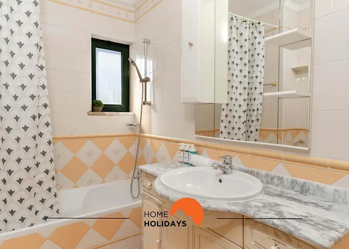 Holiday home #039 Family Private Pool Ac
